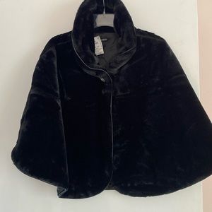 Black faux fur cropped cape.